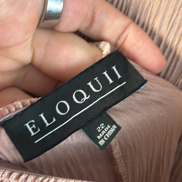 Eloquii Textured Velvet Flare Sleeves Plus Size Dress Size 22 - Picture 13 of 14